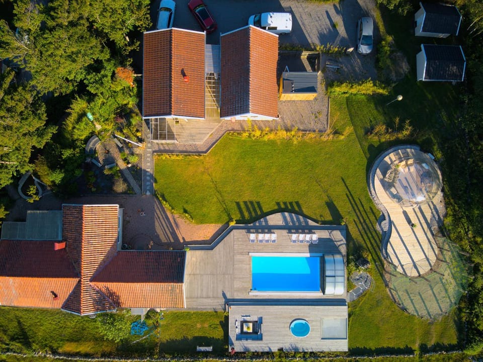 Property building, Day, Natural landscape, Bird's eye view, Pool view, Swimming pool
