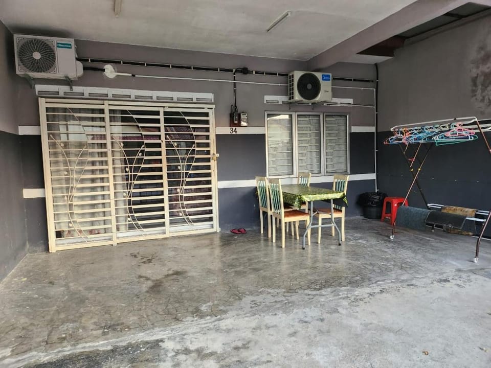 Taufiq 34 KLIA Sepang with 3 Airconds & Free Wi-Fi House in Selangor, Malaysia