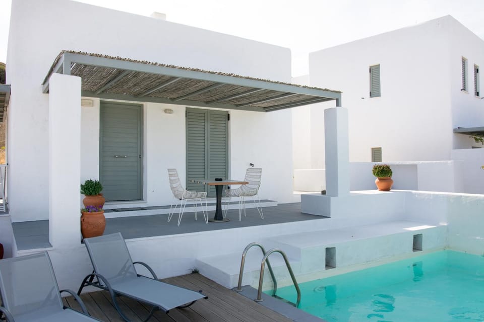 Property building, Balcony/Terrace, Swimming pool