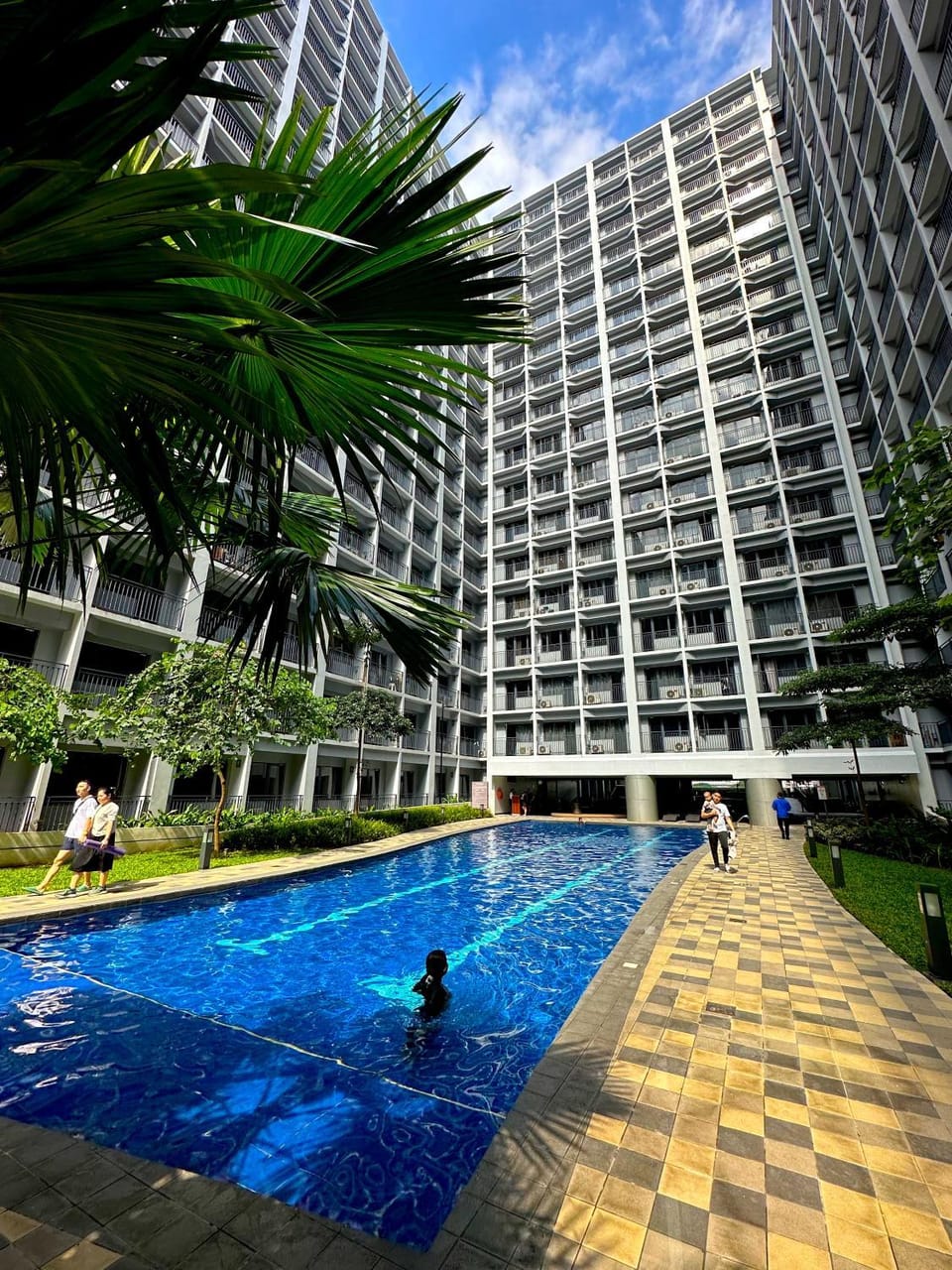 Swimming pool, sunbed