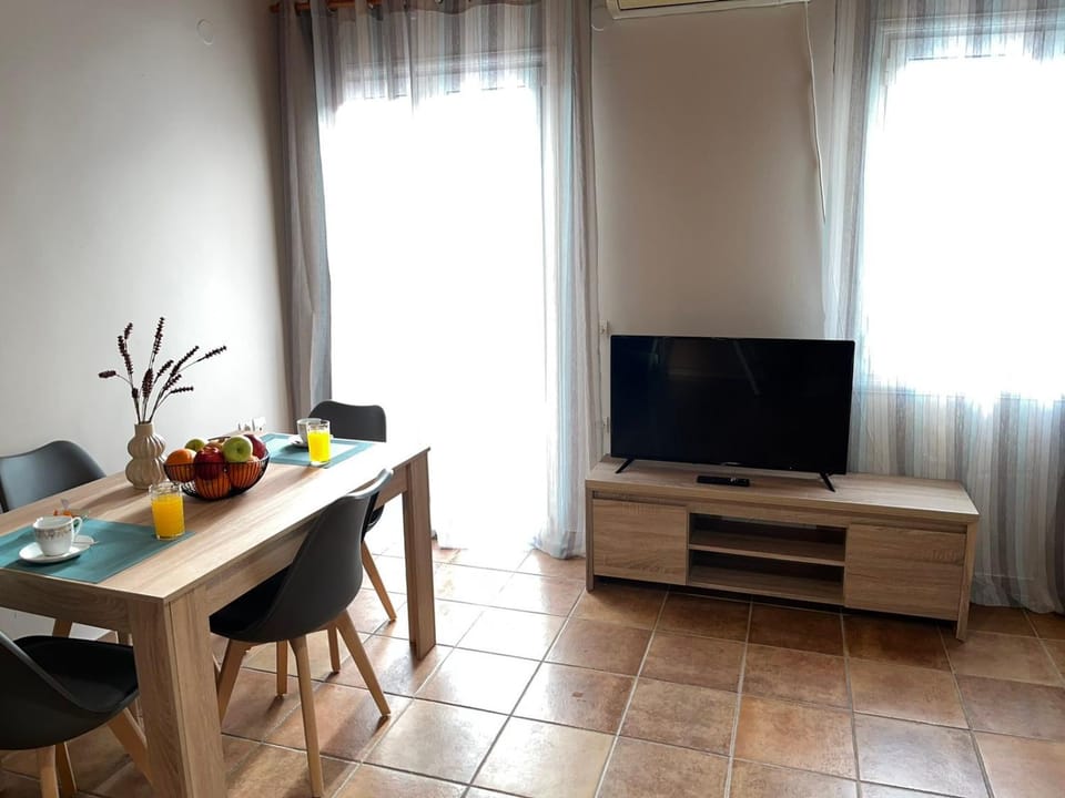 TV and multimedia, Dining area