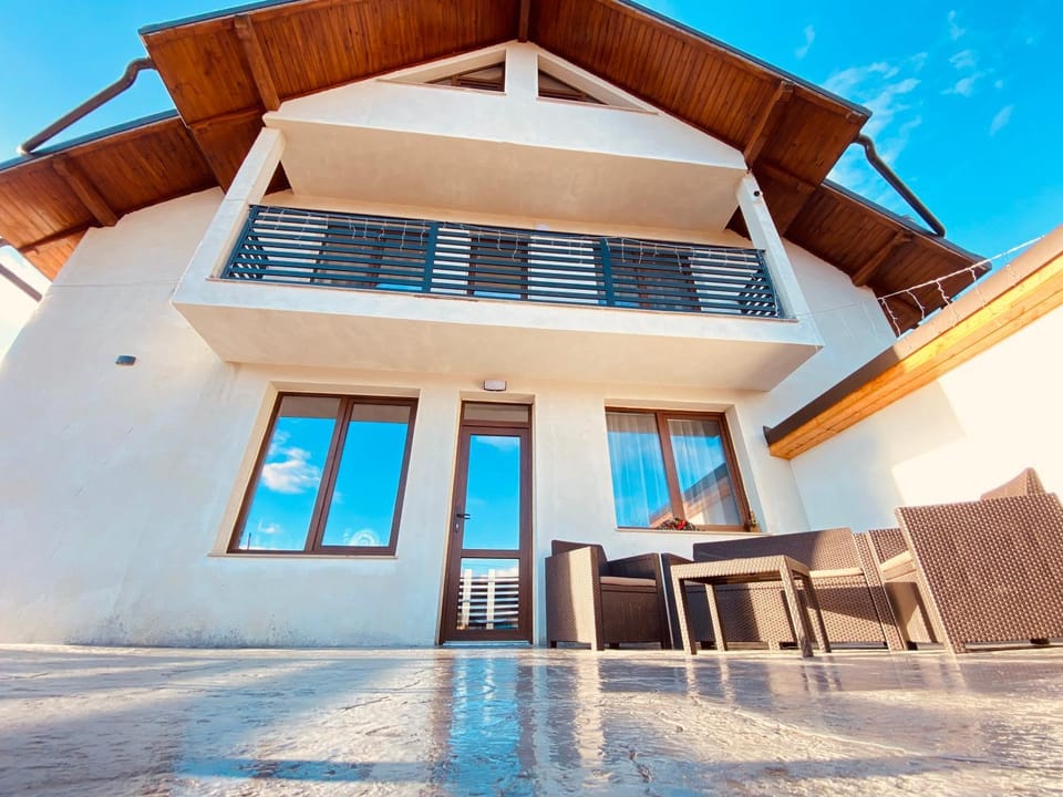 Property building, View (from property/room), Balcony/Terrace