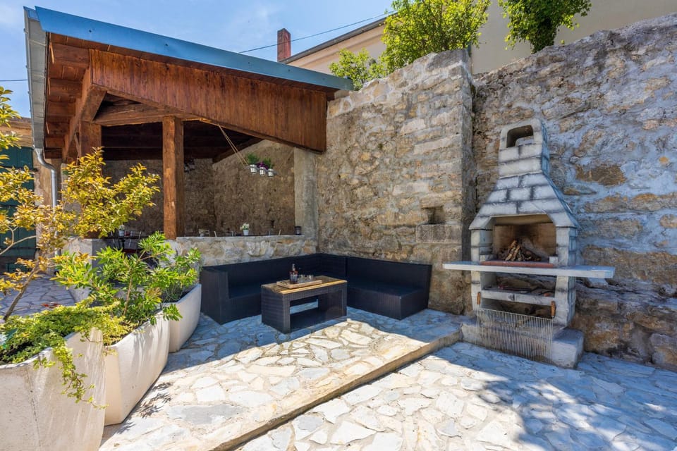 BBQ facilities, Seating area
