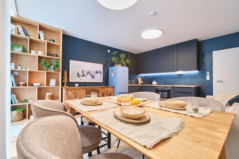 Living room, Dining area