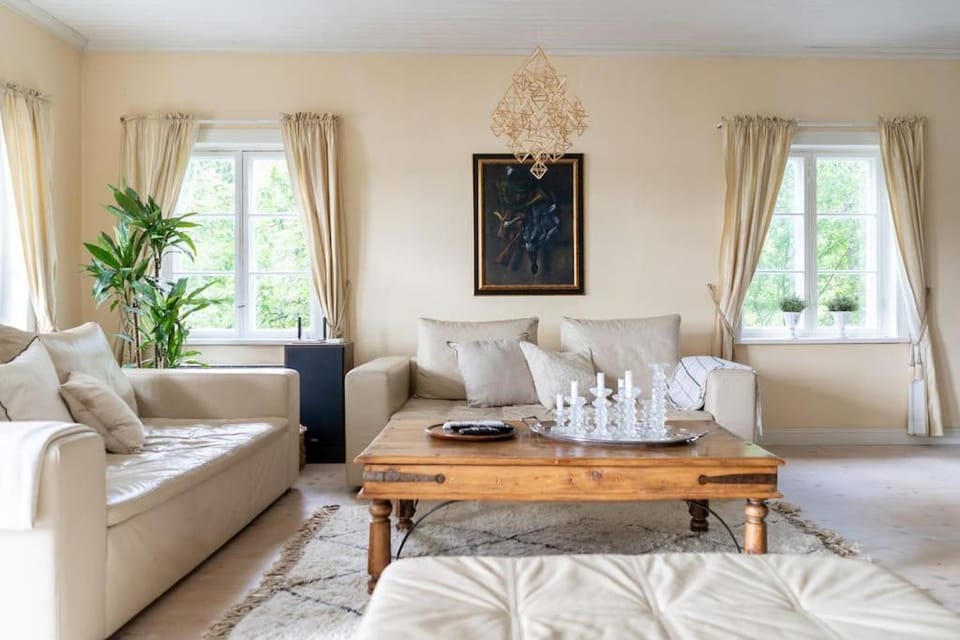 Living room, Seating area