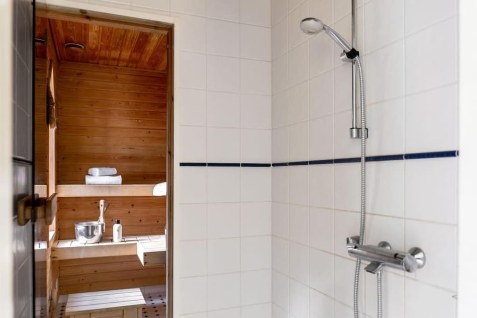 Shower, Sauna