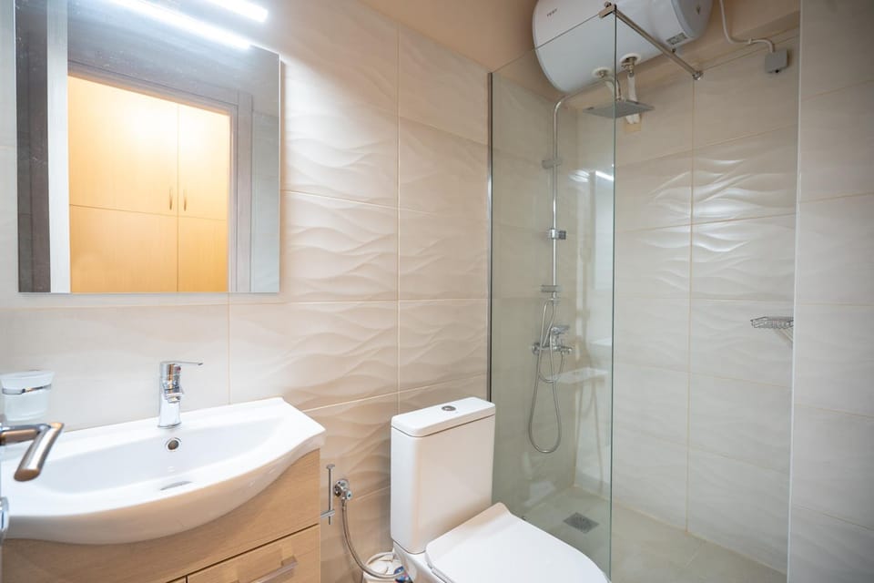 Shower, Toilet, Bathroom, towels