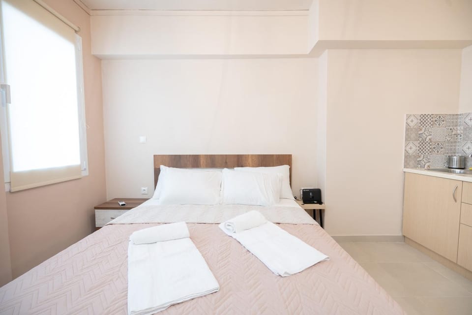 Bed, Photo of the whole room, Bedroom, towels