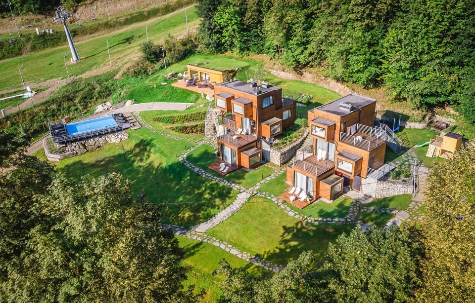 Property building, Natural landscape, Bird's eye view, Garden view, Swimming pool