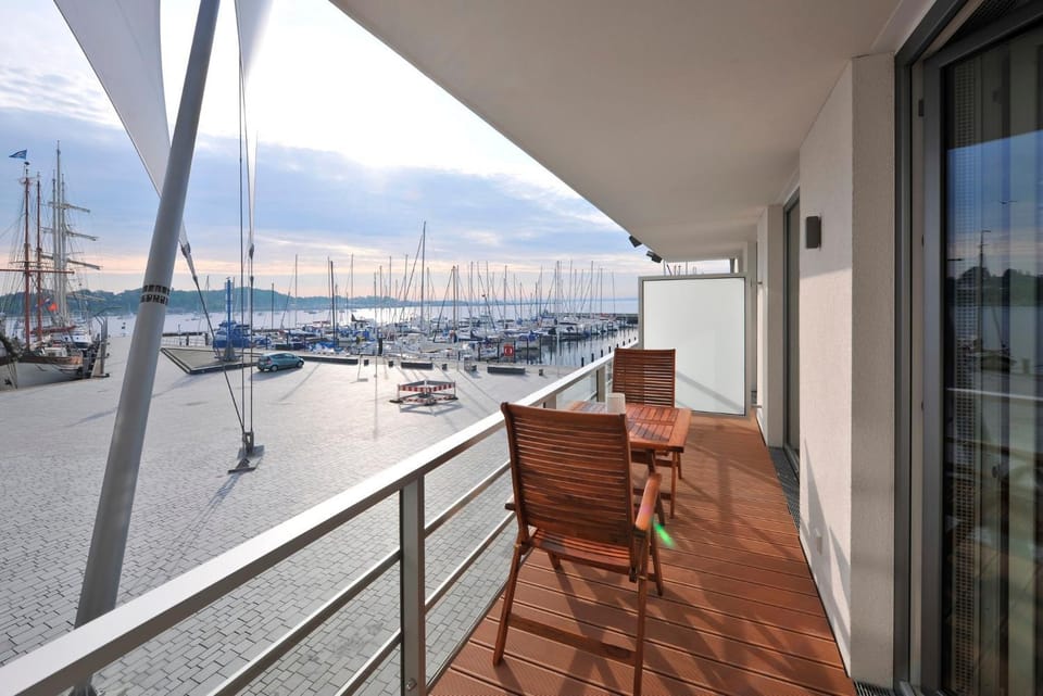 Apartment 1 "Nordlicht" - Blickrichtung Binnen- und Yachthafenoffenes Meer Apartment in Eckernförde