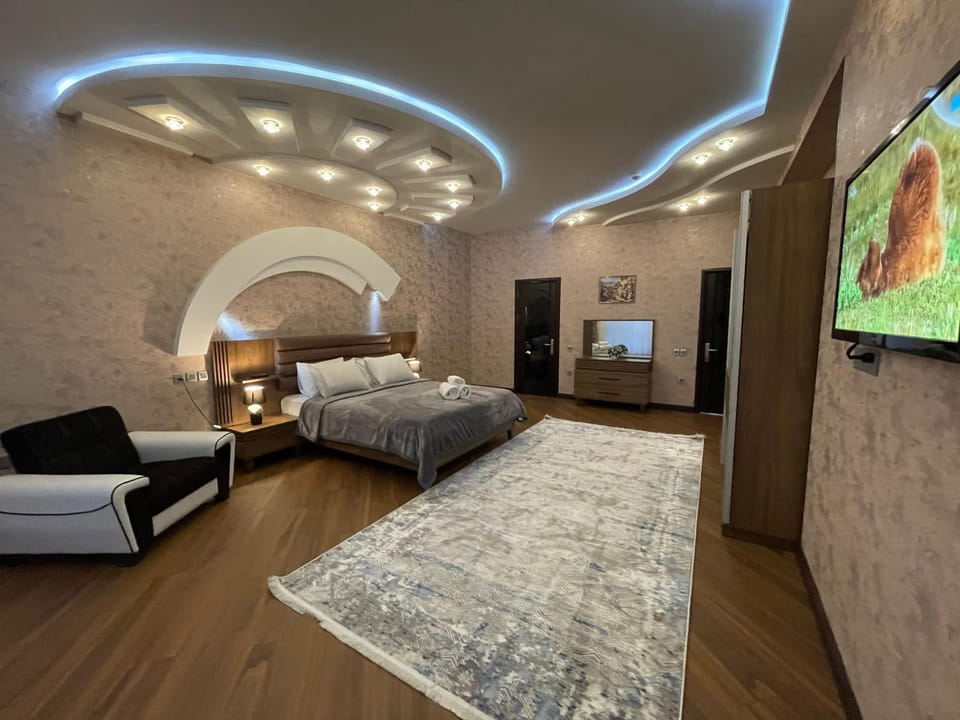 Photo of the whole room, Bedroom
