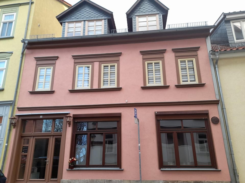 Property building, Facade/entrance, Day