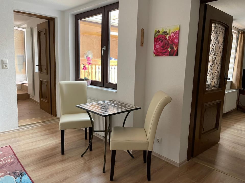 Seating area, Dining area