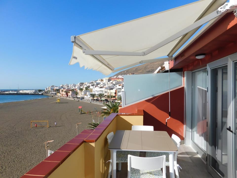 View (from property/room), Balcony/Terrace, Dining area, Beach, Sea view