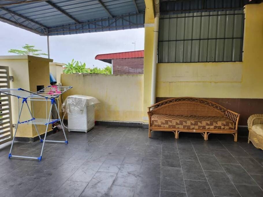 D'Haja 61 KLIA Sepang with 3 AIRCONDS & WiFi House in Selangor, Malaysia