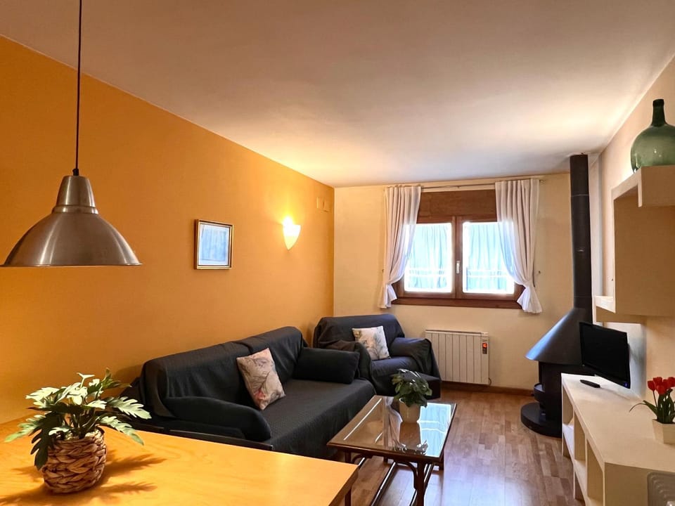 Communal lounge/ TV room, TV and multimedia, Living room, Seating area, Dining area, Evening entertainment