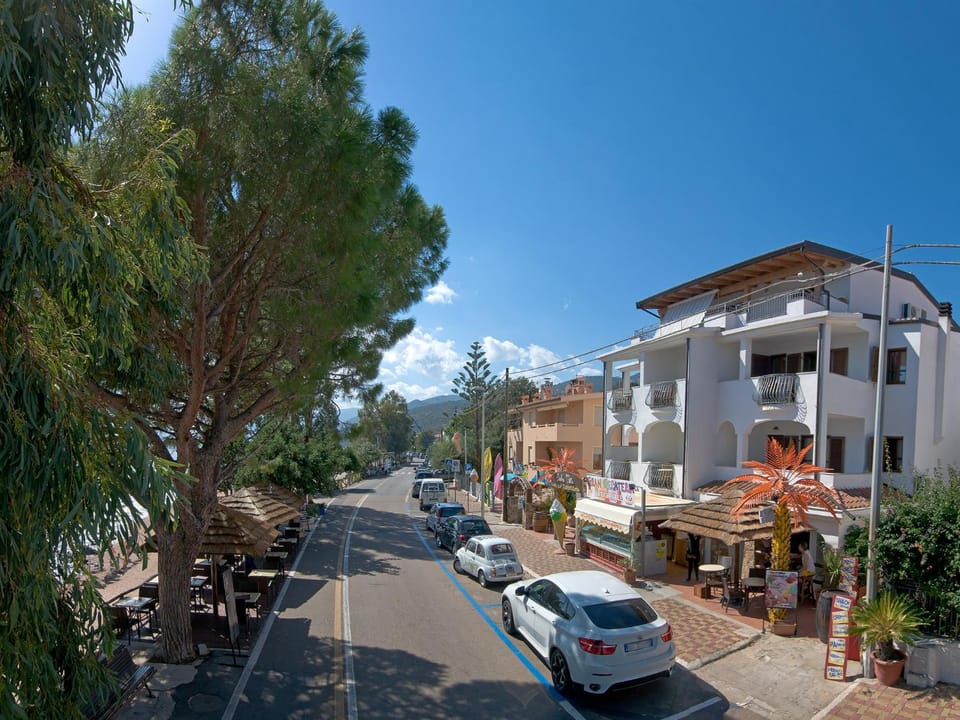 Property building, Day, Neighbourhood, Street view