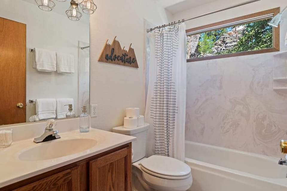 Toilet, Bathroom, Bath, towels