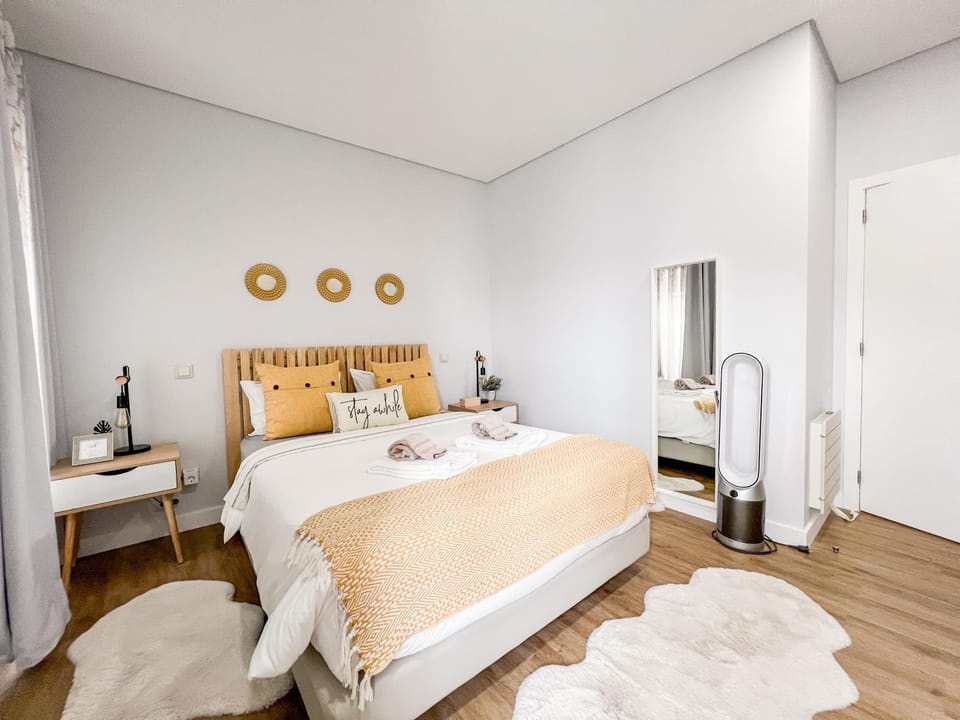 Photo of the whole room, Bedroom