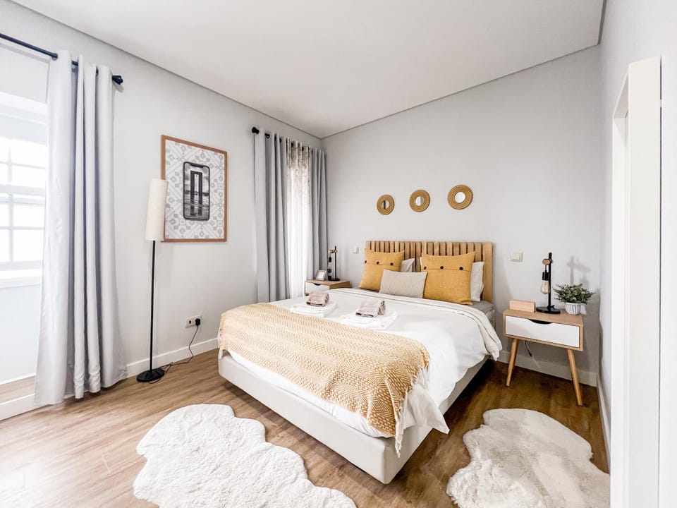 Photo of the whole room, Bedroom