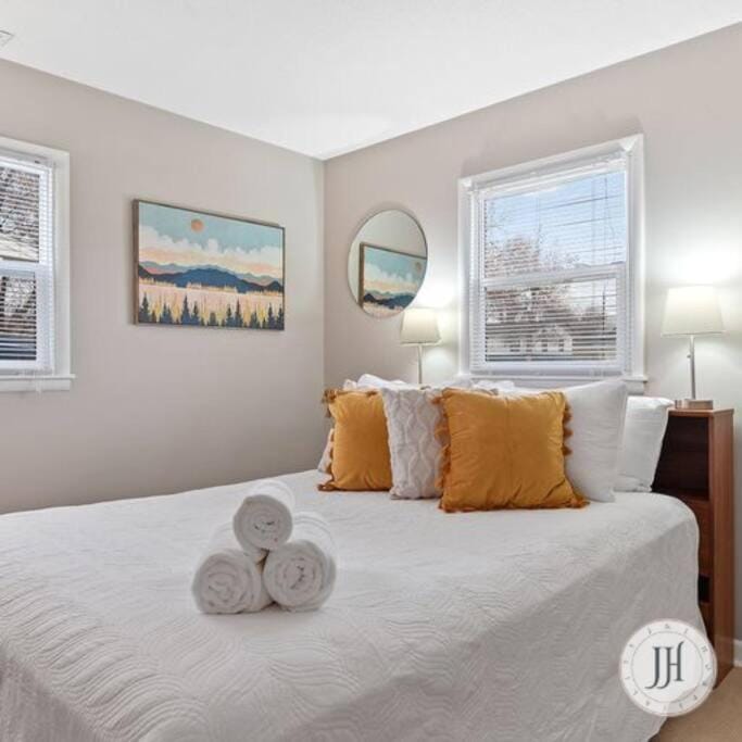 Bed, Photo of the whole room, Bedroom