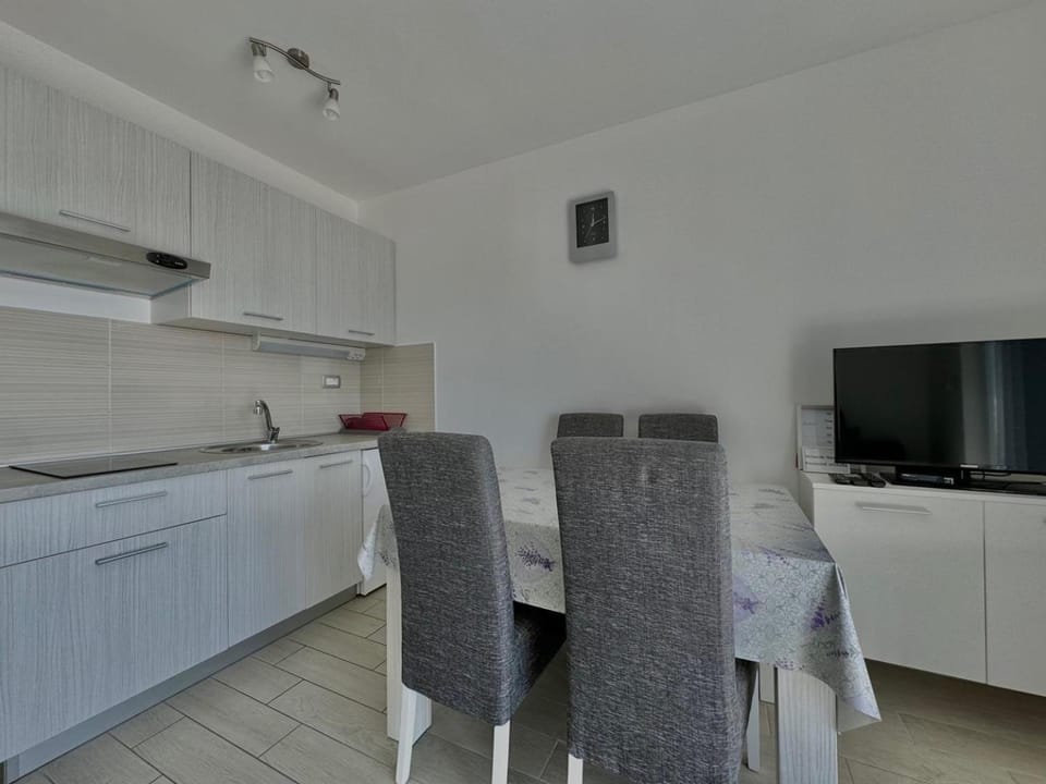 TV and multimedia, Kitchen or kitchenette, Dining area