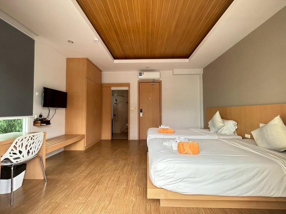 Bed, TV and multimedia, Photo of the whole room, Seating area, Bedroom, wardrobe