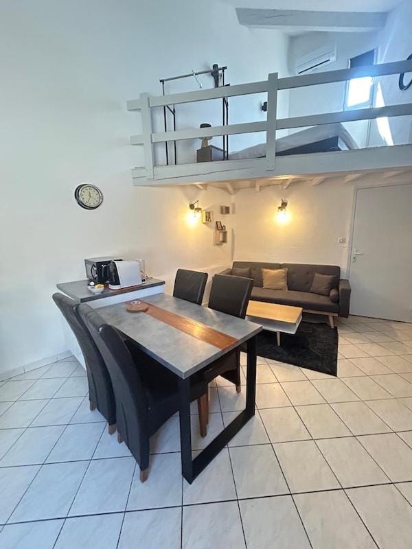 Living room, Seating area, Dining area