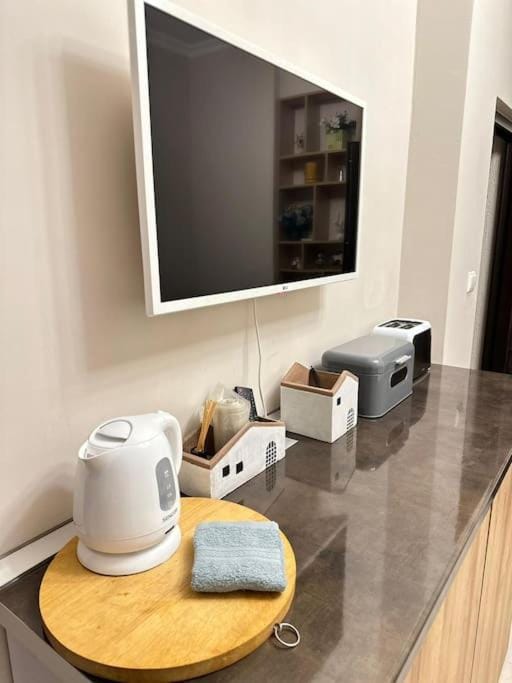 TV and multimedia, Kitchen or kitchenette, toaster
