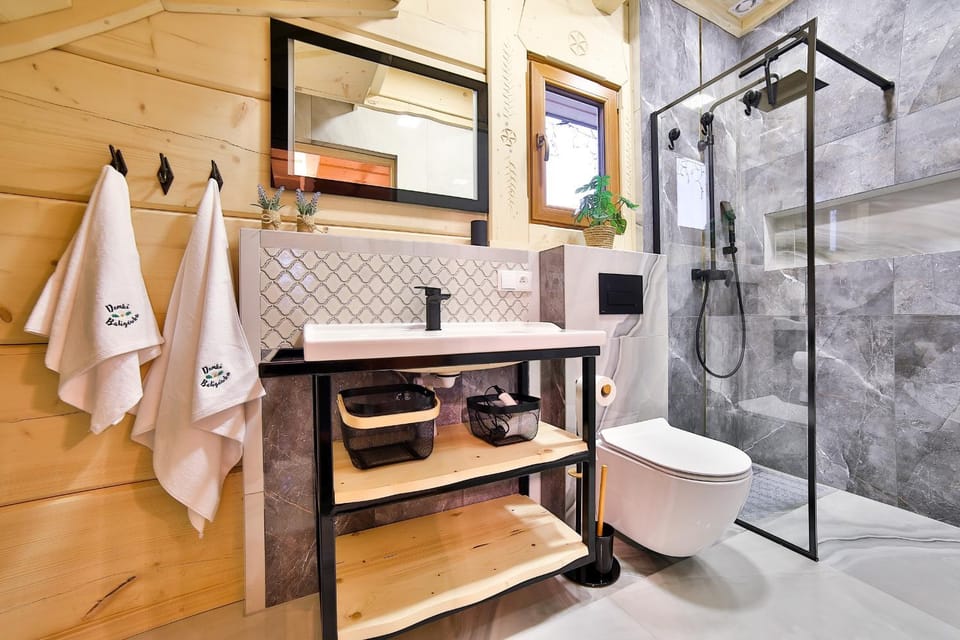 Shower, Toilet, Bathroom, towels