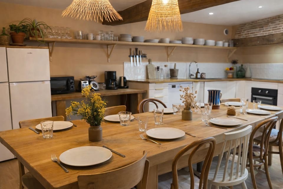 Coffee/tea facilities, Kitchen or kitchenette, Dining area, dishwasher, oven, stove, toaster