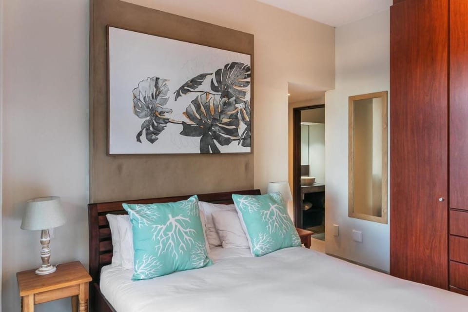 Bed, Decorative detail, wardrobe