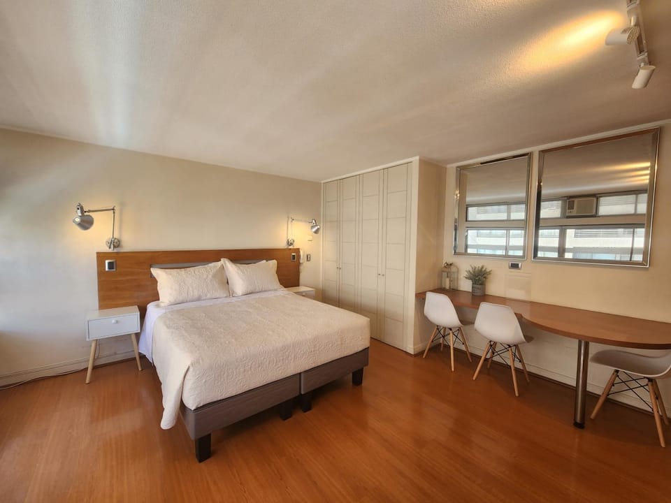 Bed, Seating area, hair dresser