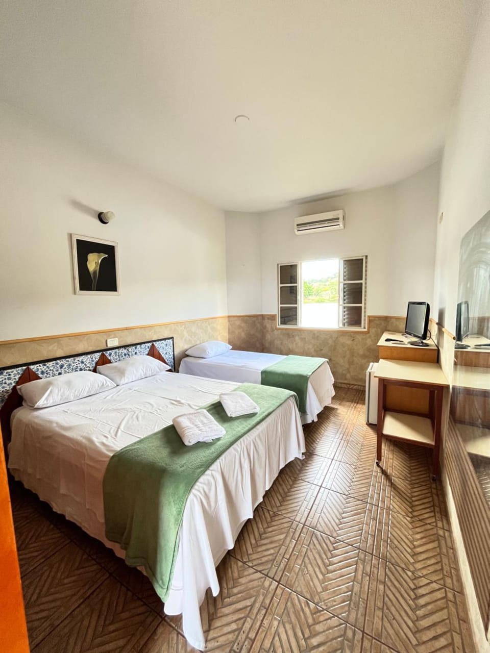Bed, Bedroom, towels, air conditioner