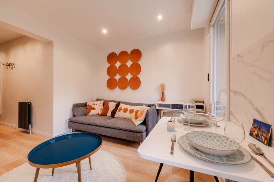 Living room, Seating area, Dining area