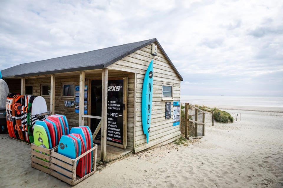 4BR Beach House sleeps 10 - 5 mins walk to the Sea House in West Wittering