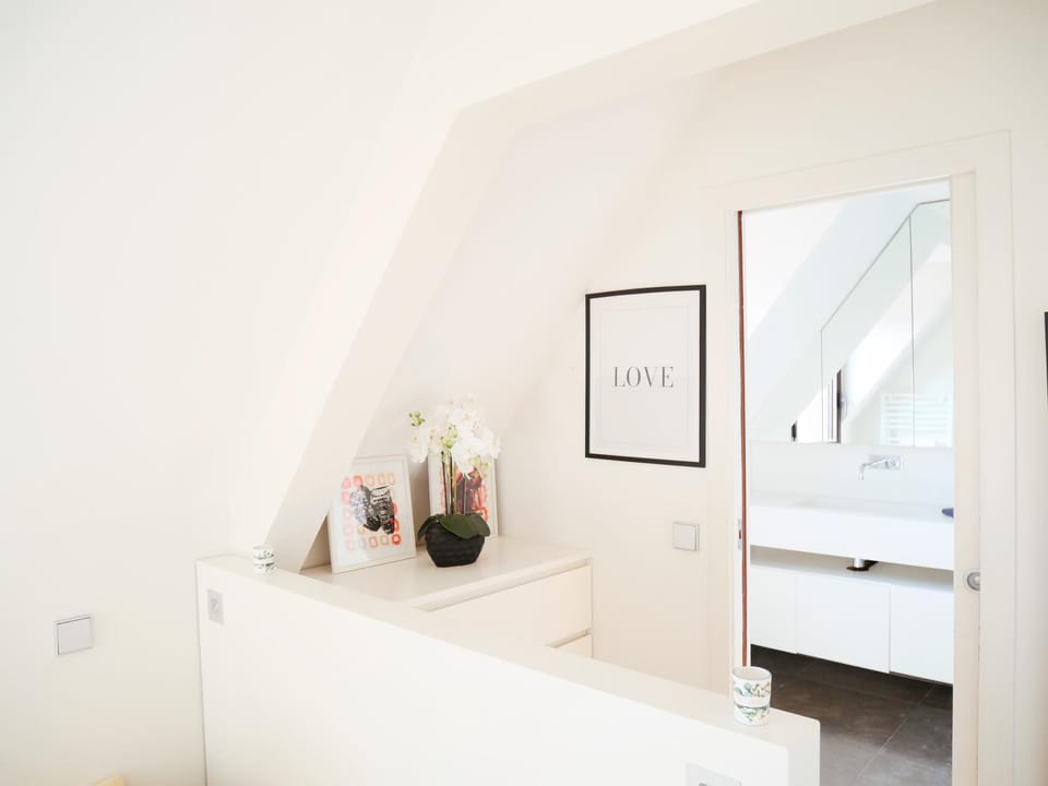 Bed, Bathroom, Photo of the whole room, Bedroom