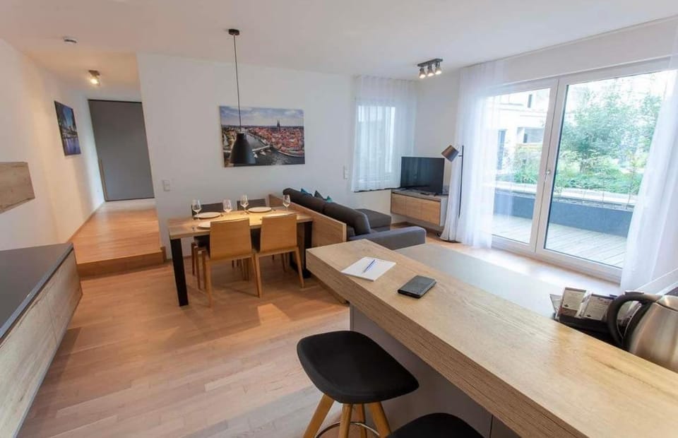 TV and multimedia, Living room, Photo of the whole room, Dining area