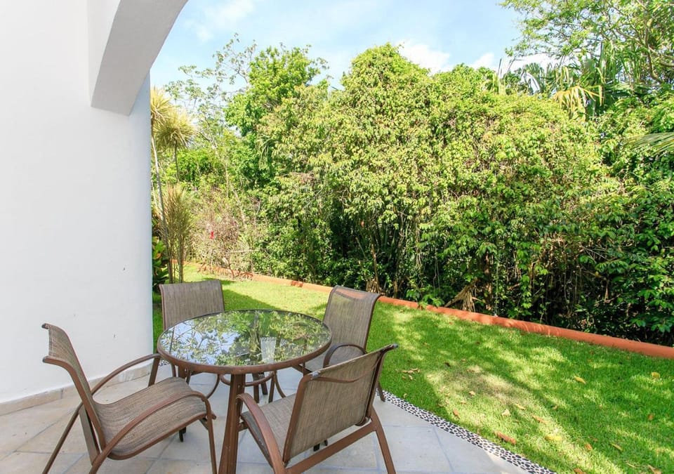Patio, Dining area, Garden view