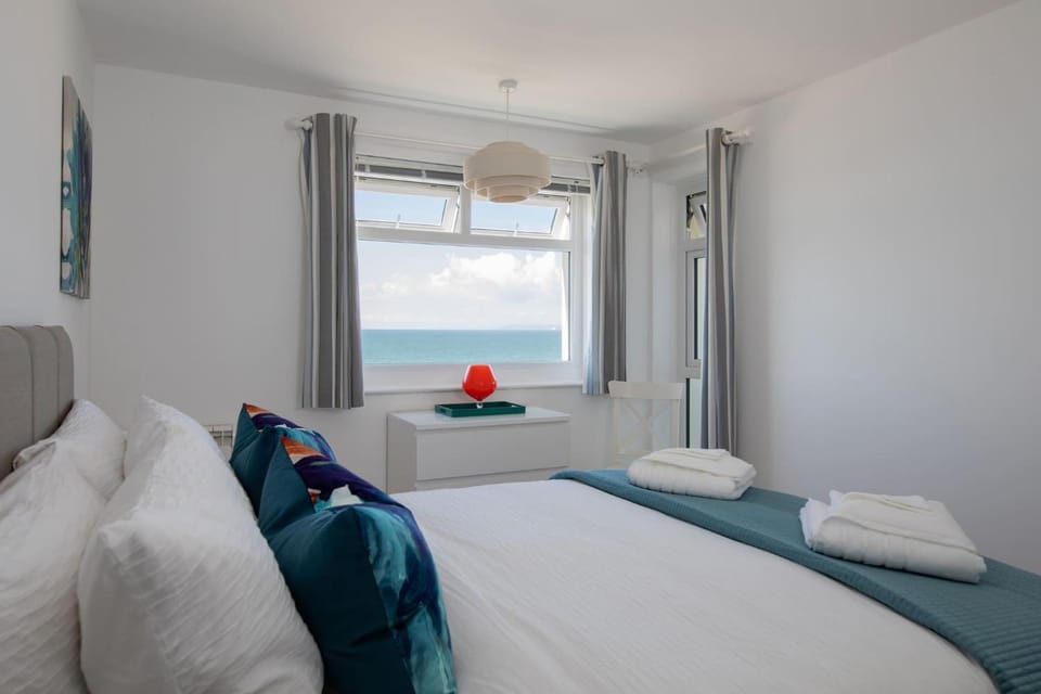 Bed, Photo of the whole room, Bedroom, Sea view