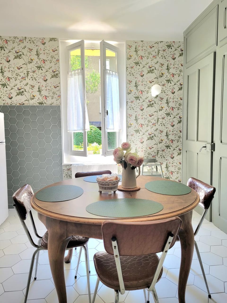 Kitchen or kitchenette, kitchen