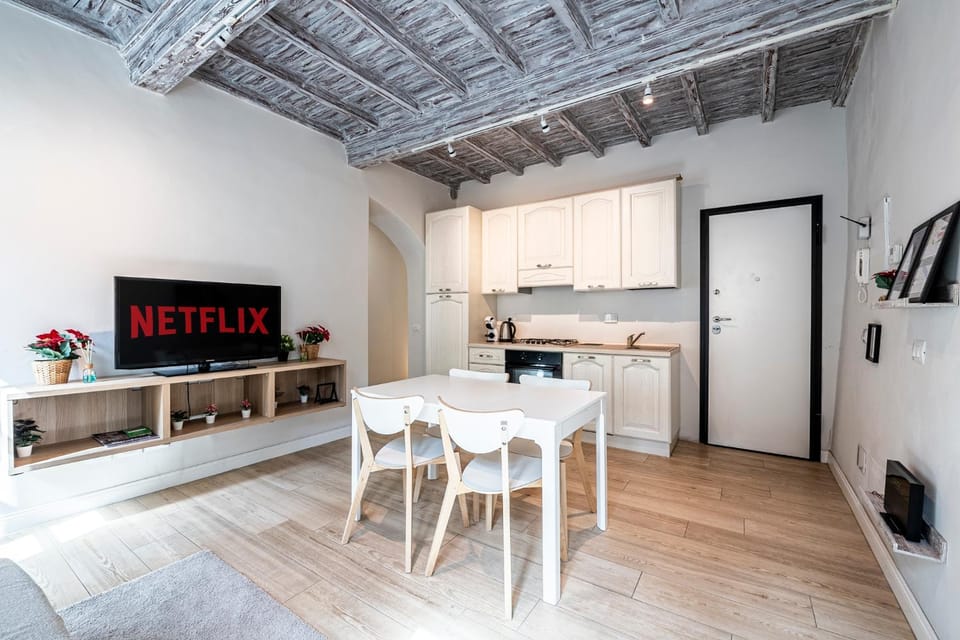 TV and multimedia, Kitchen or kitchenette, Living room, Seating area, Dining area, minibar, oven, pet friendly, stove