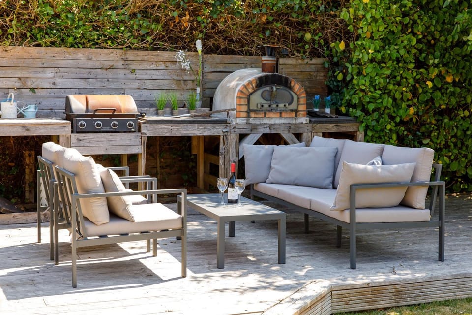 BBQ facilities, Garden, Seating area