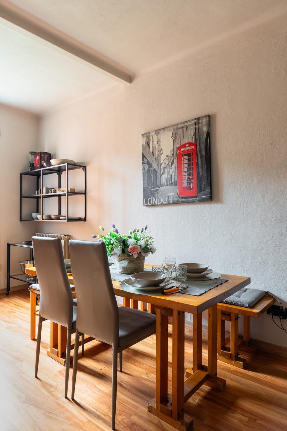 Seating area, Dining area