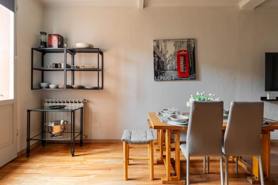 Seating area, Dining area