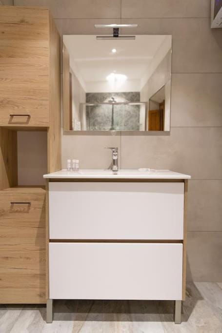 Cozy and Charmin 3BR Apartment Steps By Duomo Apartment in Florence