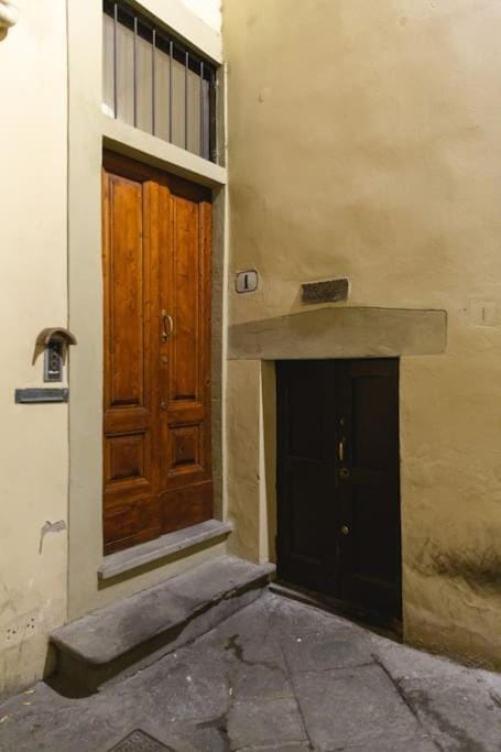 Cozy and Charmin 3BR Apartment Steps By Duomo Apartment in Florence