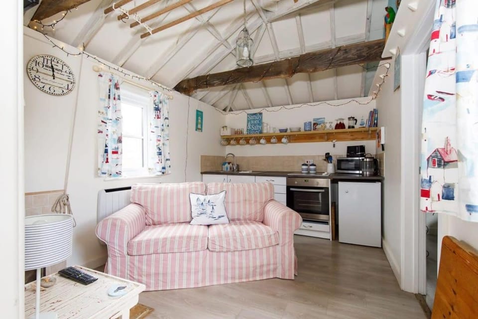 Cosy self-contained annexe in Selsey House in Selsey
