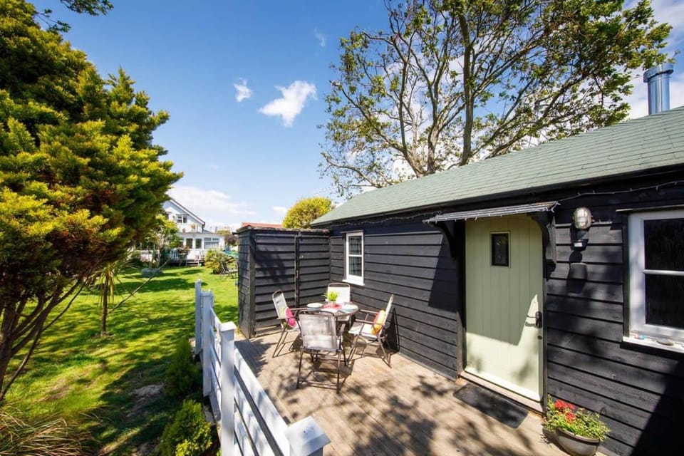 Cosy self-contained annexe in Selsey House in Selsey