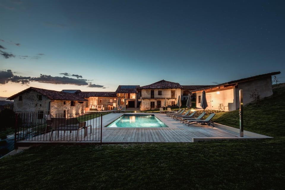 Property building, Swimming pool, sunbed